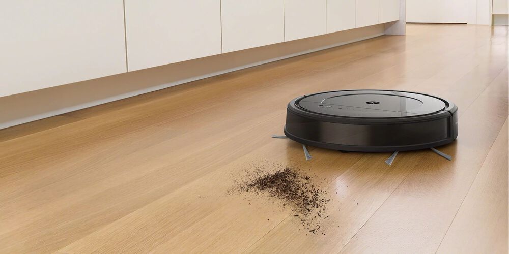 Ein Roomba in einer Küche